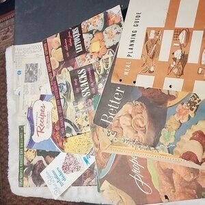 VINTAGE  ASSORTMENT BUNDLE OF  OLD COOKBOOKS YOU GET THEM ALL. SEE PHOTOS 👀.